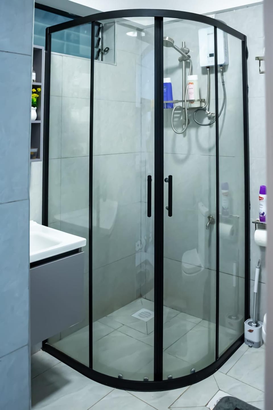 Luxury Boutique Suite Walk to GTC, Sarit & Malls Apartment in Nairobi County