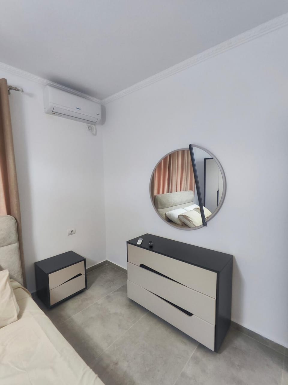 Bedroom, air conditioner