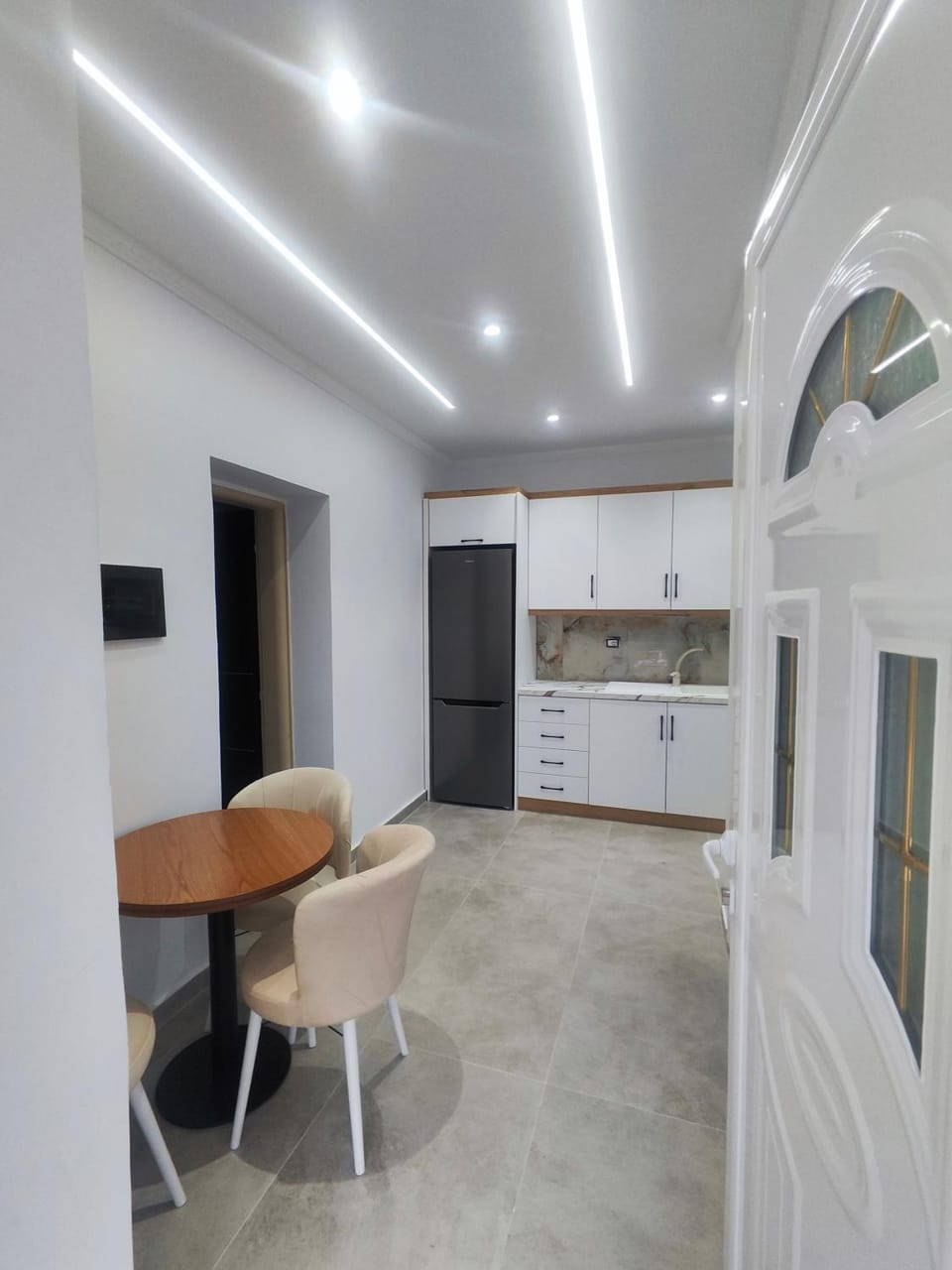 Kitchen or kitchenette, Dining area, minibar, stove