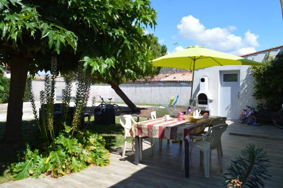 Patio, BBQ facilities