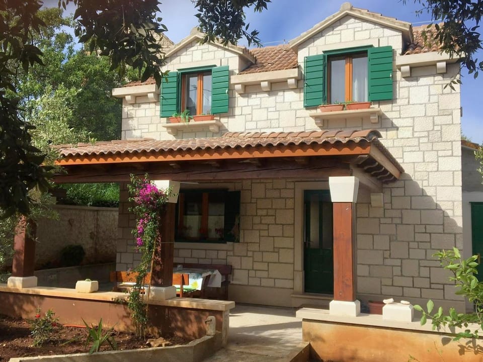 Villa Valentina with pool and close to beach House in Selca, Brač
