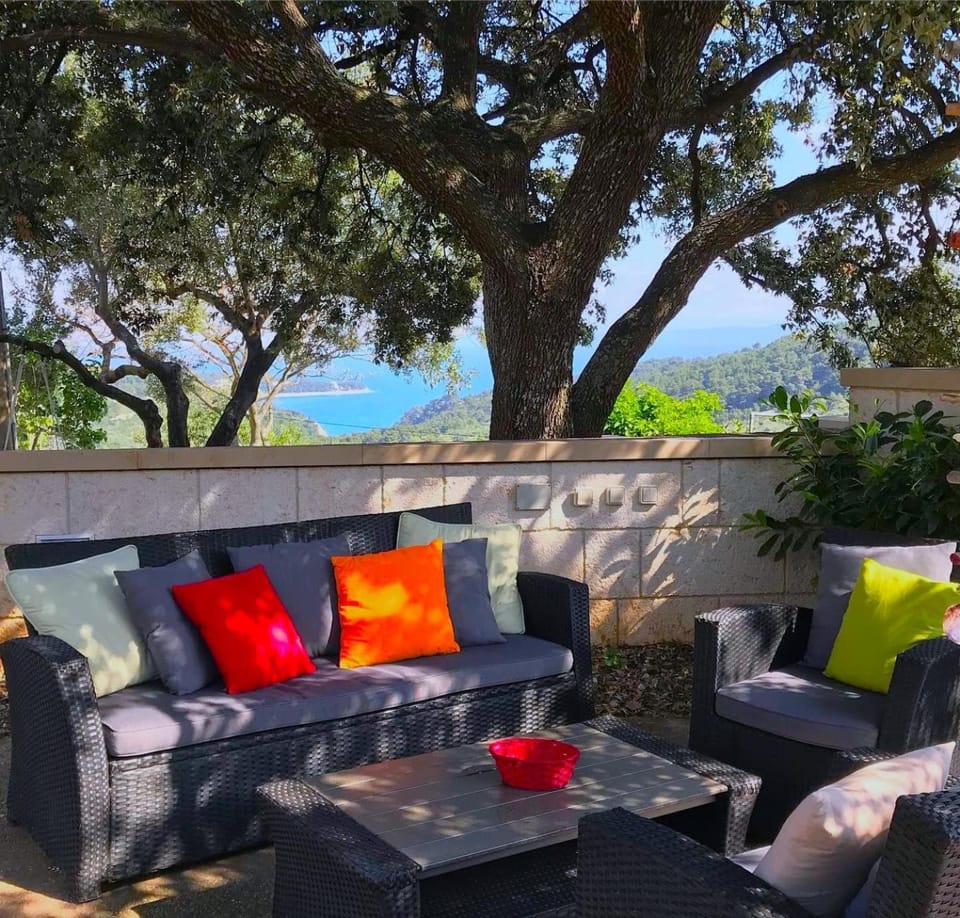 Villa Valentina with pool and close to beach House in Selca, Brač