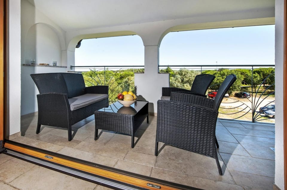View (from property/room), Balcony/Terrace, Seating area
