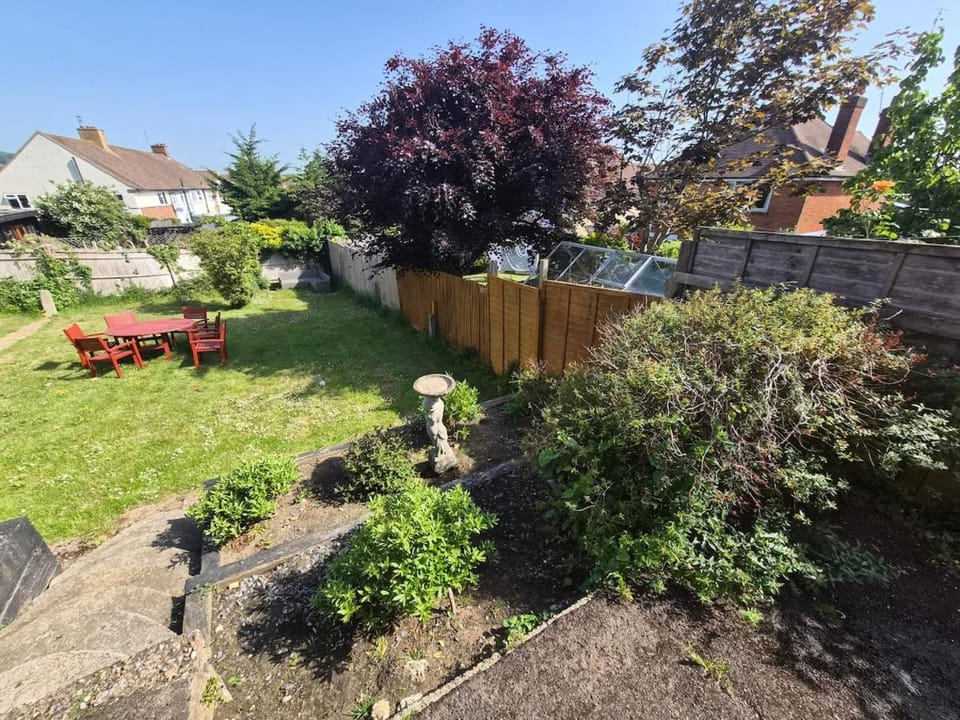 The Wish - Secure Garden, Off Road Parking House in Eastbourne