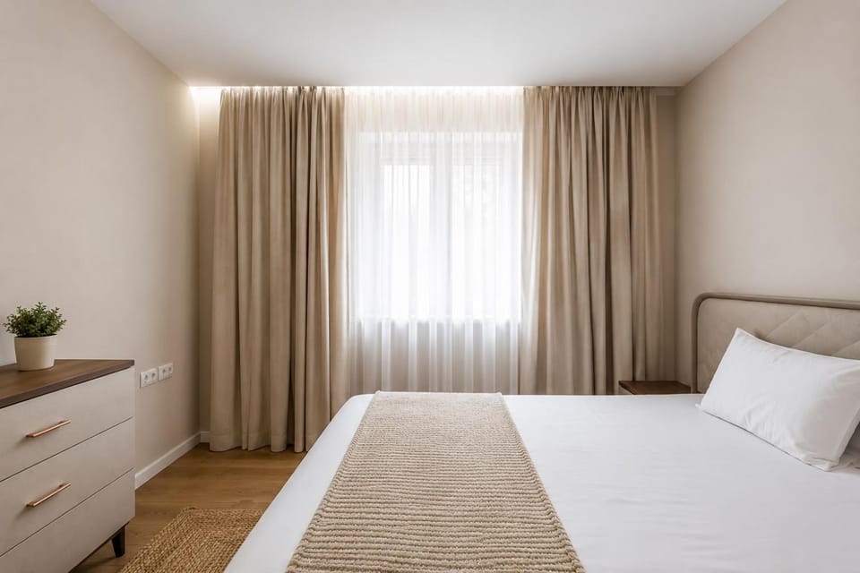 Photo of the whole room, Bedroom