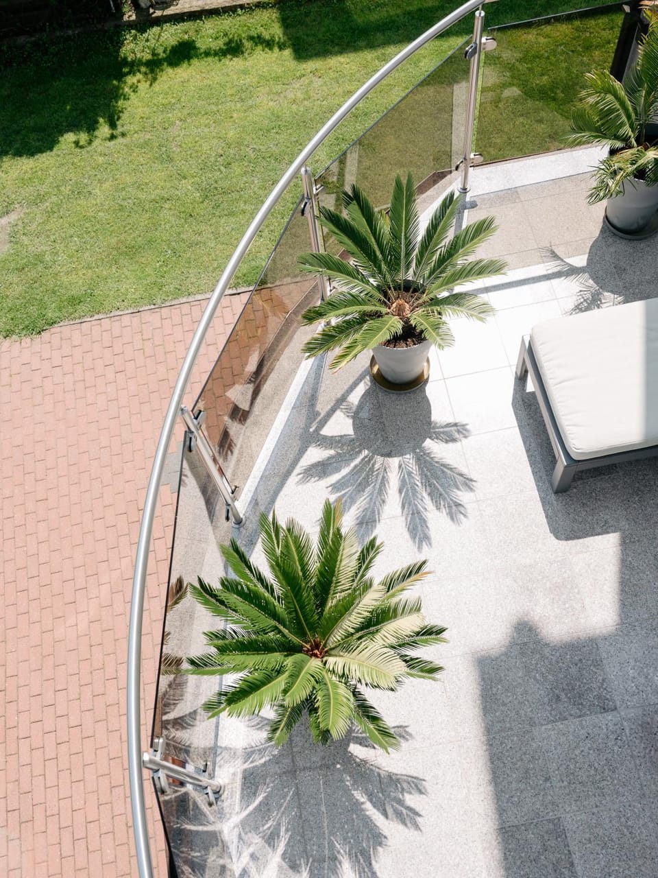 Property building, Garden, Balcony/Terrace