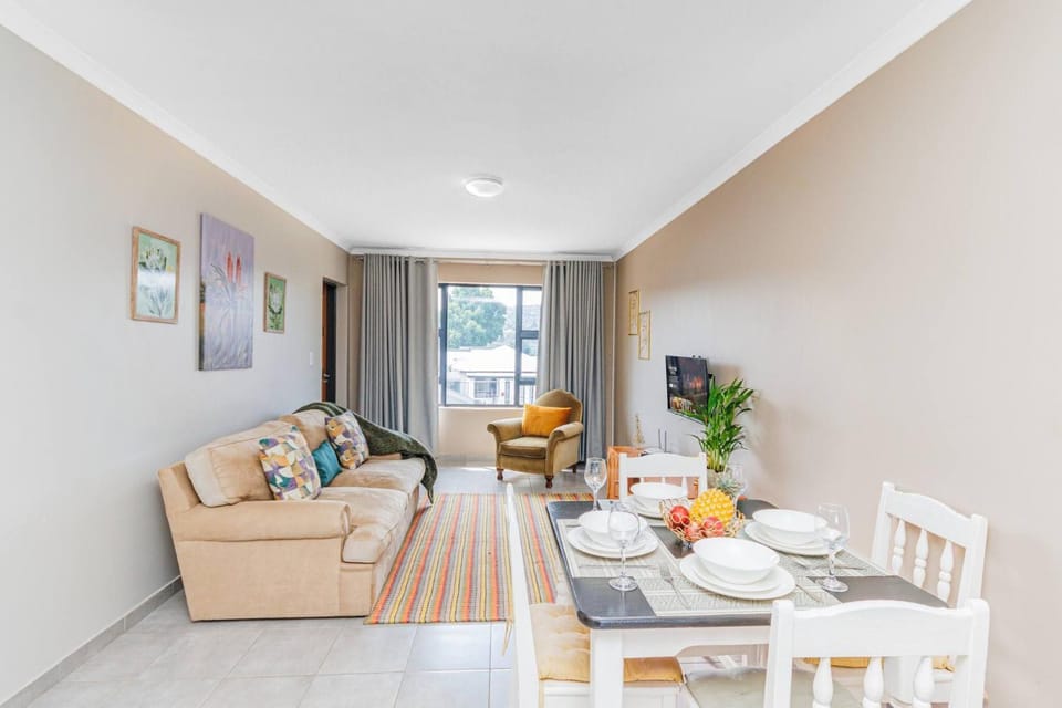 Living room, Decorative detail, Dining area