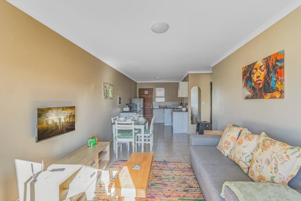 Living room, Decorative detail, Dining area
