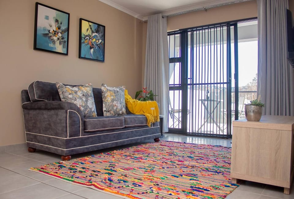 No4 Airville Slate,9 min Drive to Cresta Mall Apartment in Johannesburg