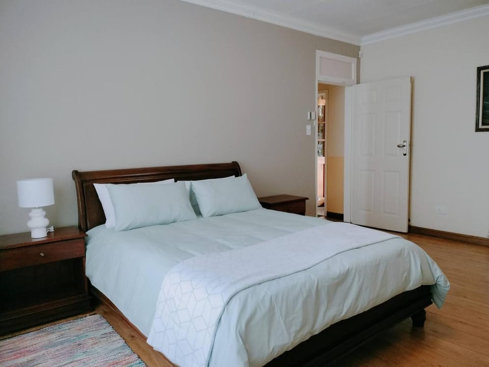 Spacious Home, Families Crews, Near Northcliff House in Johannesburg