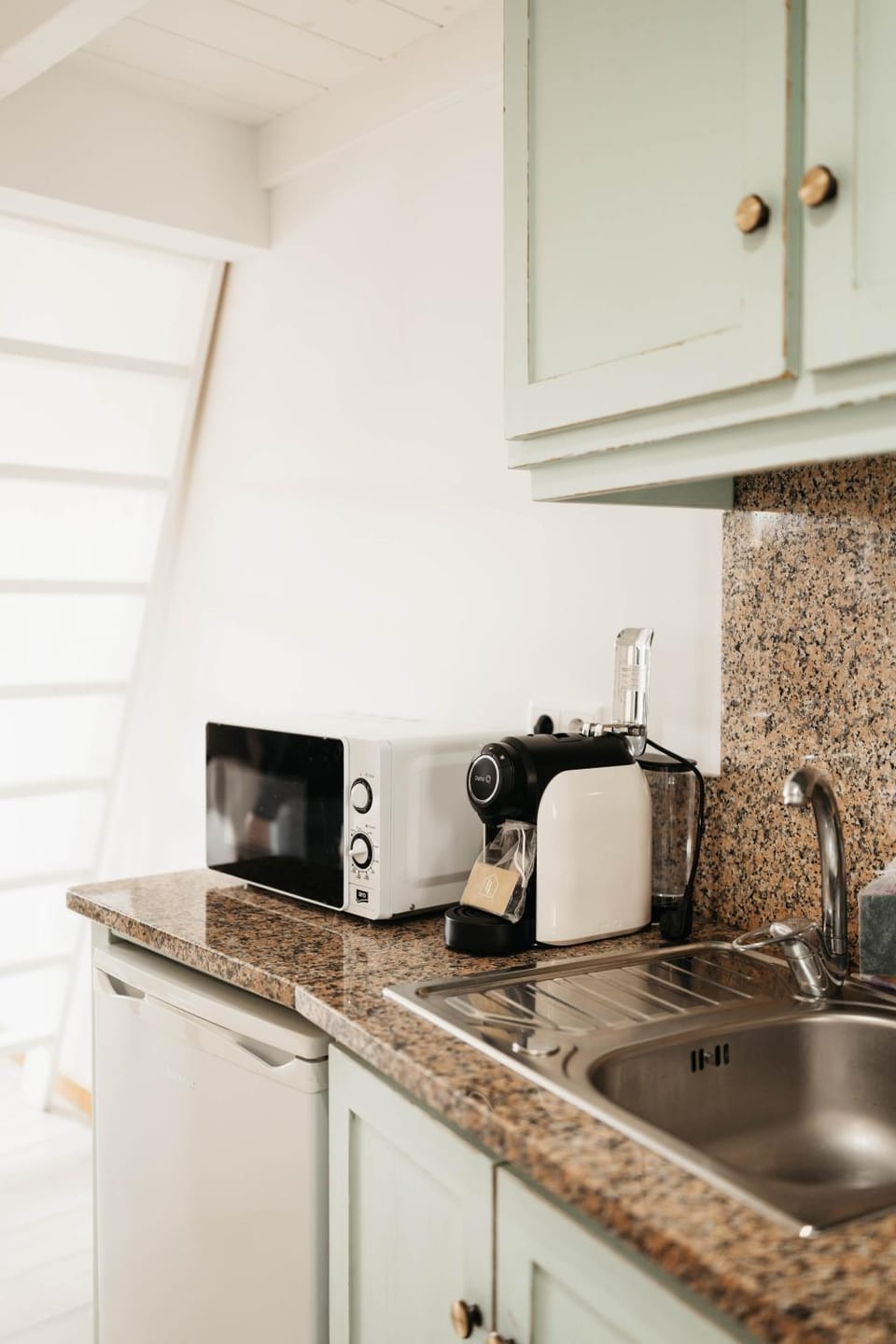 Coffee/tea facilities, Kitchen or kitchenette, stove, toaster