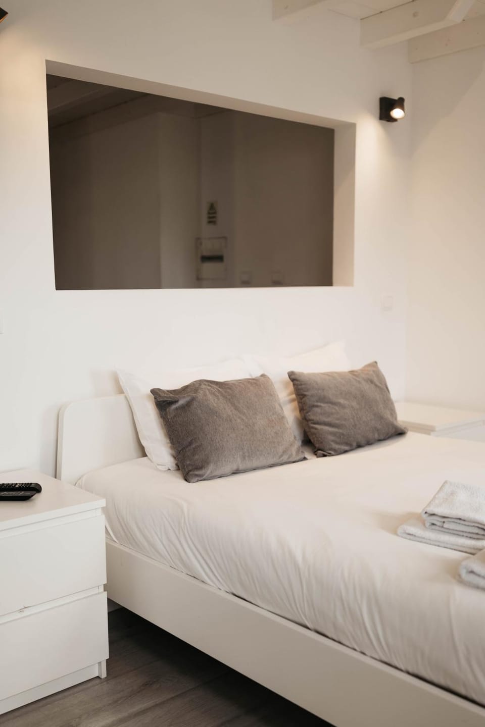Bed, Living room, Photo of the whole room, Seating area, Bedroom