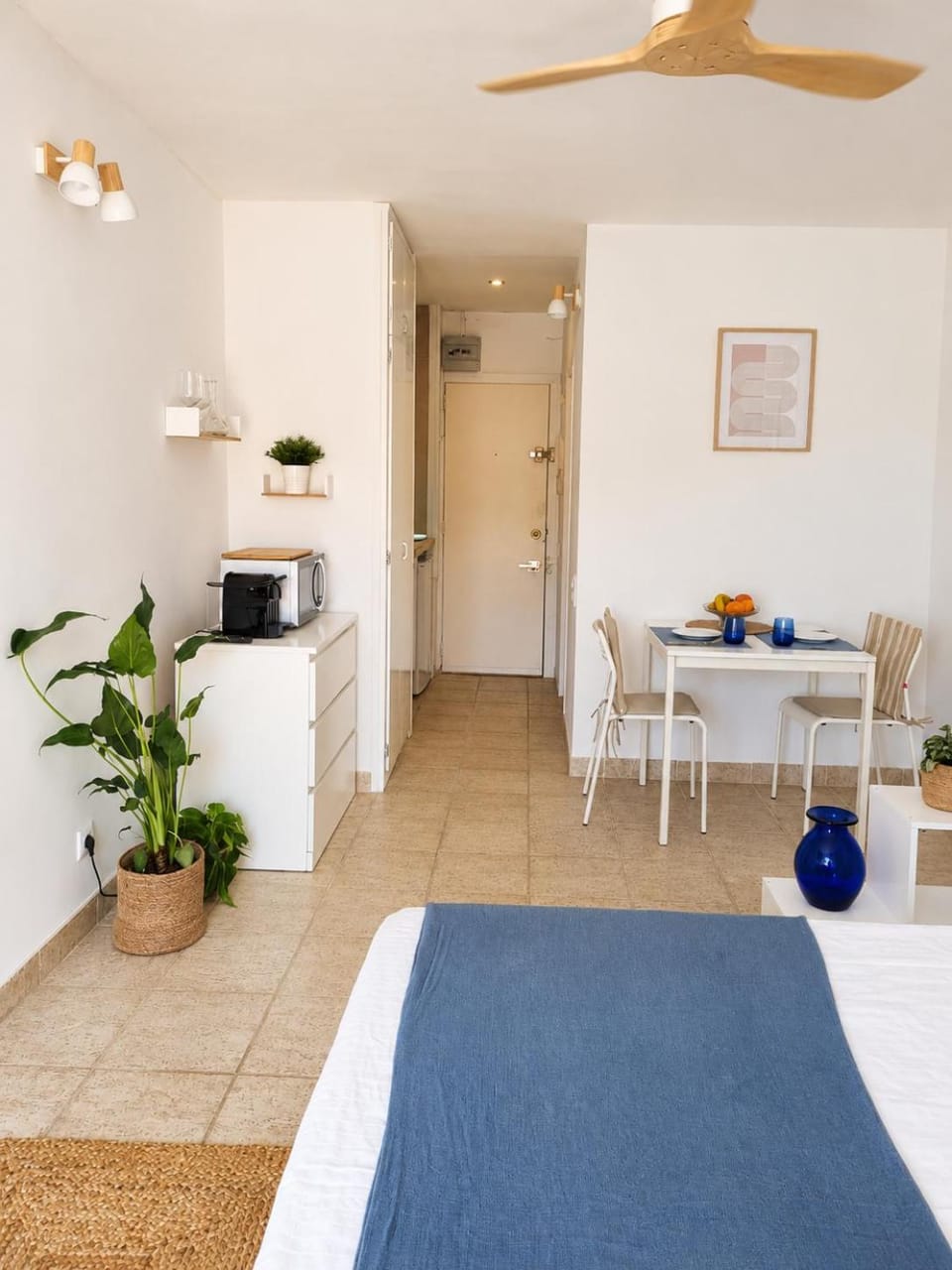 1 minute from the beach, In the heart of Roses, Side sea view Estudio Apartment in Roses