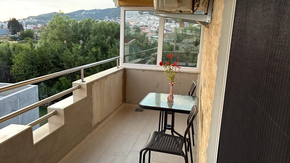Balcony/Terrace, Mountain view