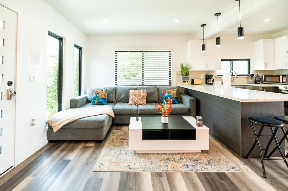 Spacious 1BR Loft Near Downtown LA Free Parking & Balcony Apartment in Hollywood