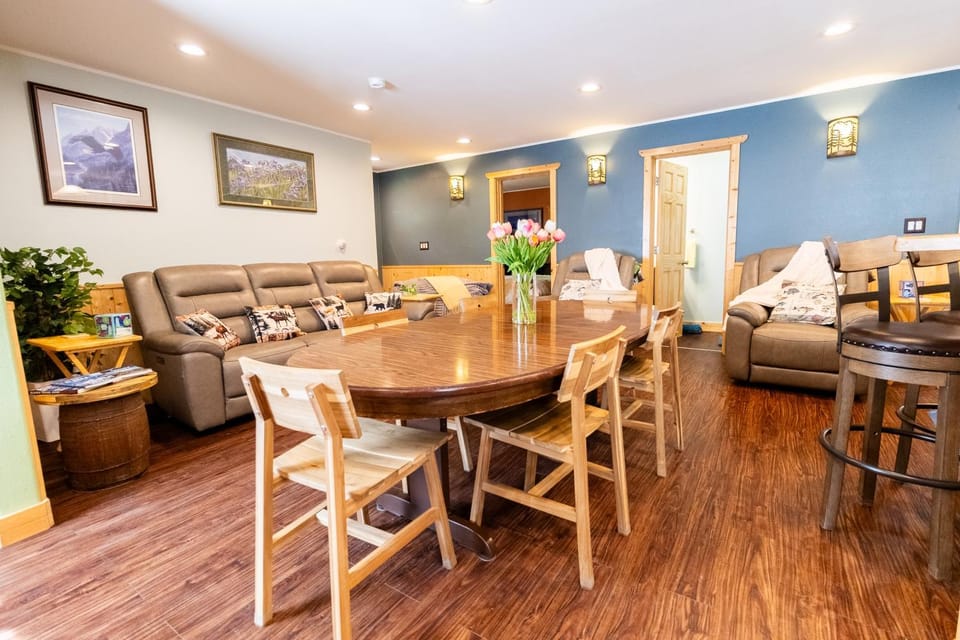 Living room, Seating area, Dining area