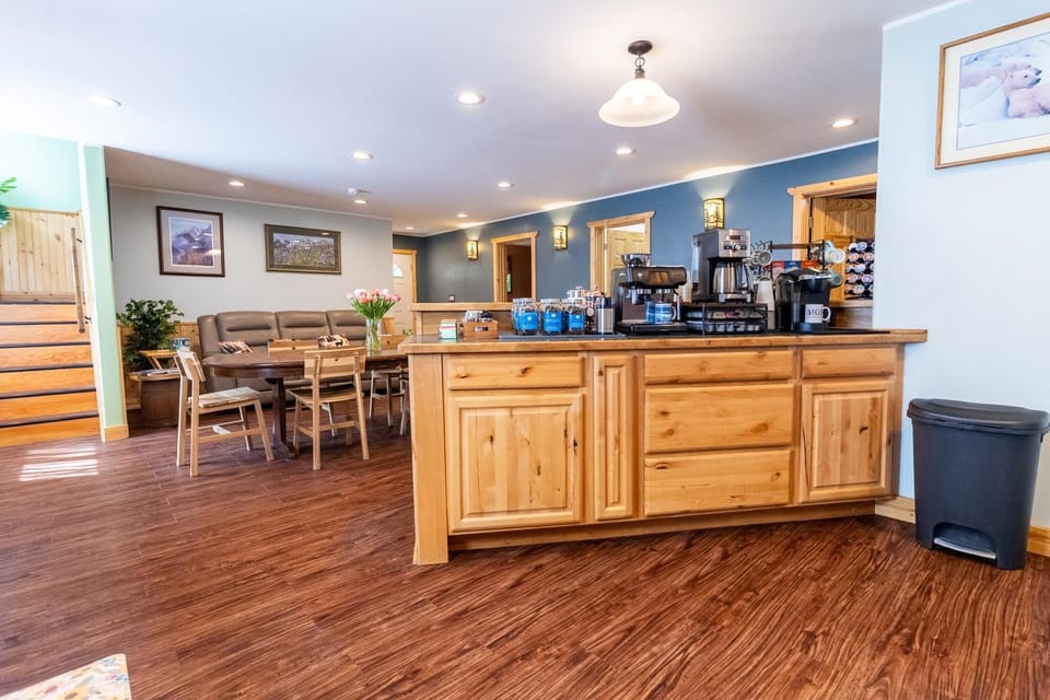 Communal lounge/ TV room, Coffee/tea facilities, Living room, Seating area, Dining area