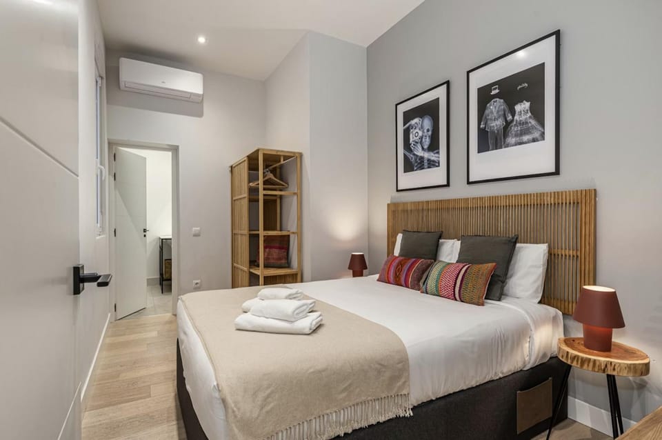Bed, Photo of the whole room, Bedroom, towels, wardrobe, air conditioner