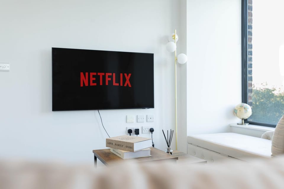 Communal lounge/ TV room, TV and multimedia, Living room, Seating area, Evening entertainment