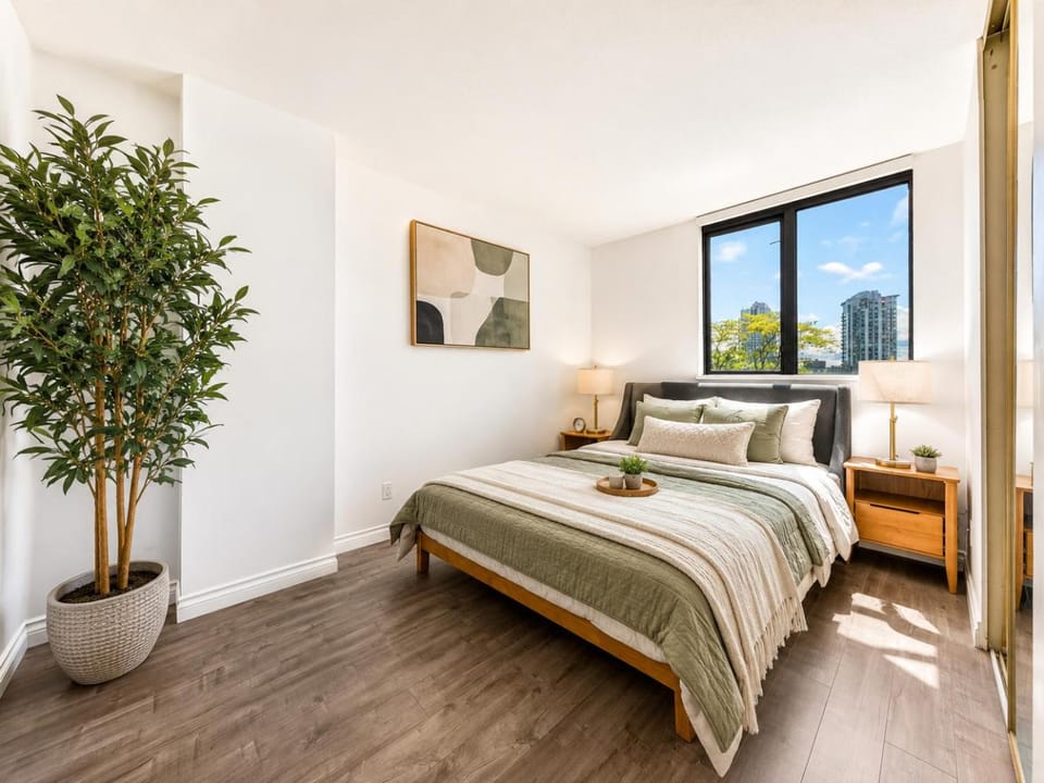 Cozy 2BR City Escape in Downtown Vancouver Apartment in Vancouver
