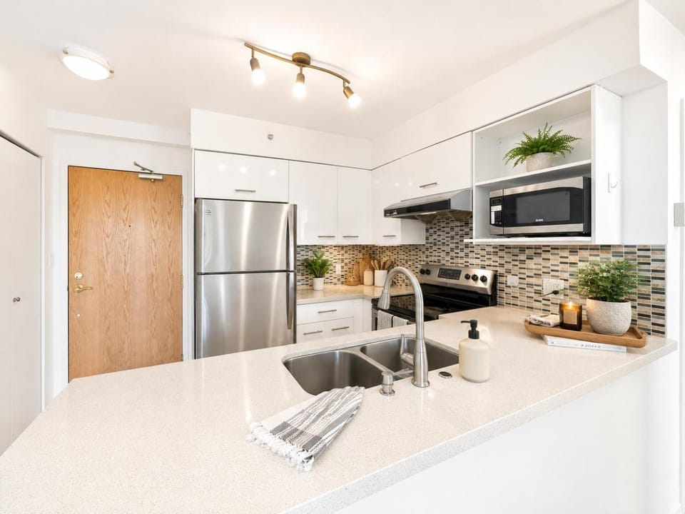 Cozy 2BR City Escape in Downtown Vancouver Apartment in Vancouver