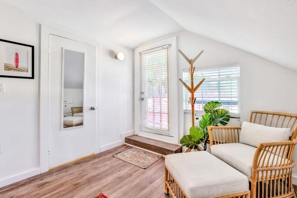 Freshly Remodeled Island Suite w Pool & Pet Friendly Apartment in Anna Maria Island