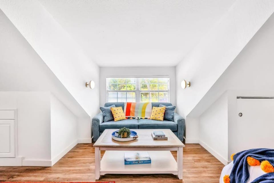 Freshly Remodeled Island Suite w Pool & Pet Friendly Apartment in Anna Maria Island