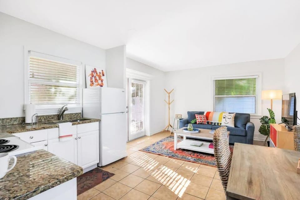 Freshly Remodeled Island Suite w Pool & Pet Friendly Apartment in Anna Maria Island