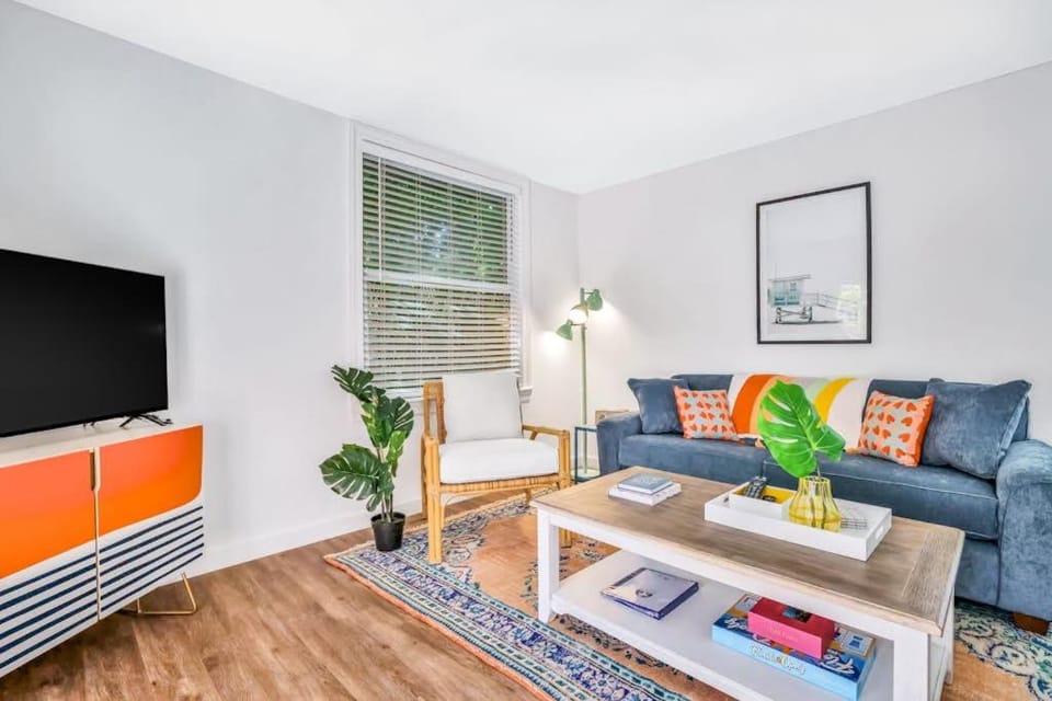 Freshly Remodeled Island Suite w Pool & Pet Friendly House in Anna Maria Island