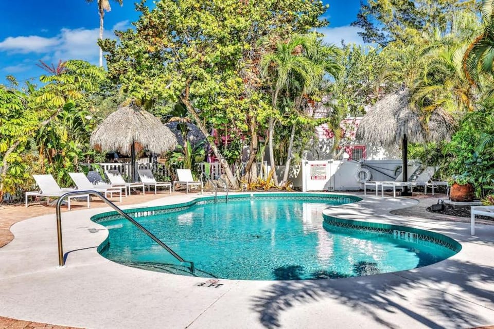 Freshly Remodeled Island Suite w Pool & Pet Friendly House in Anna Maria Island