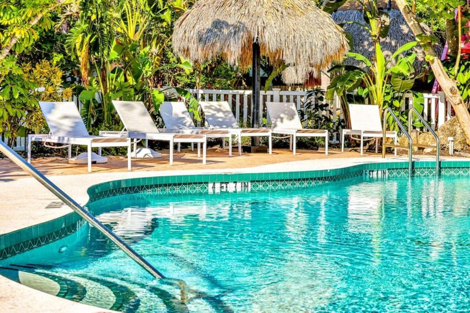 Freshly Remodeled Island Suite w Pool & Pet Friendly House in Anna Maria Island