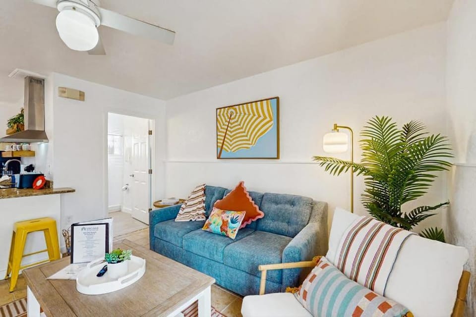 Freshly Remodeled Island Suite w Pool & Pet Friendly House in Anna Maria Island