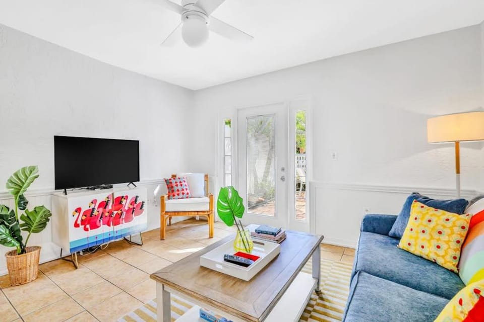 Freshly Remodeled Island Suite w Pool & Pet Friendly House in Anna Maria Island