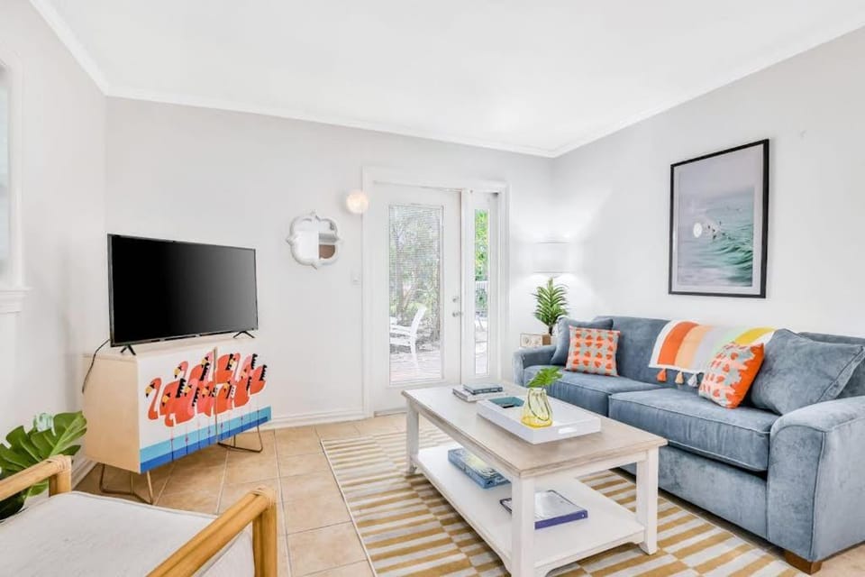 Freshly Remodeled Island Suite w Pool & Pet Friendly Apartment in Anna Maria Island