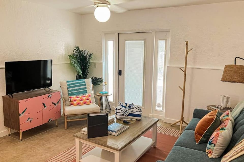 Freshly Remodeled Island Suite w Pool & Pet Friendly Apartment in Anna Maria Island