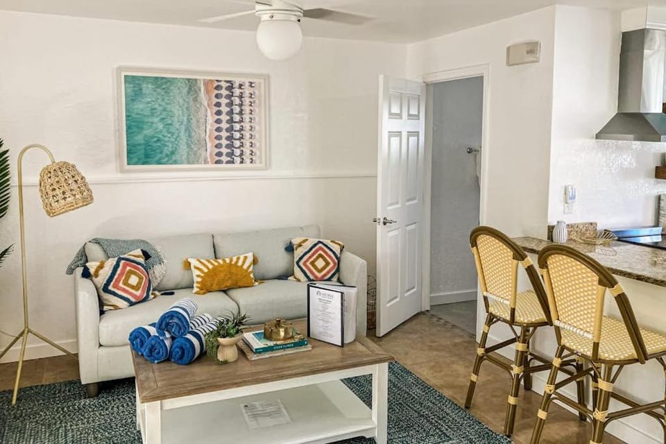 Freshly Remodeled Island Suite w Pool & Pet Friendly Apartment in Anna Maria Island
