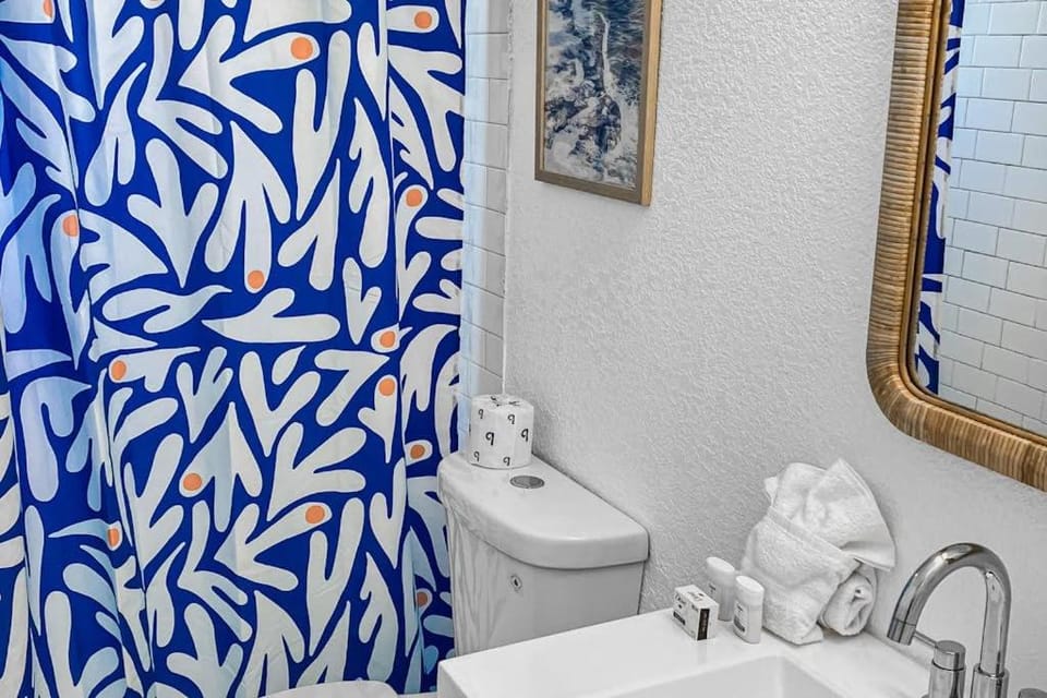 Freshly Remodeled Island Suite w Pool & Pet Friendly Apartment in Anna Maria Island