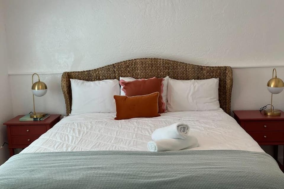 Freshly Remodeled Island Suite w Pool & Pet Friendly House in Anna Maria Island