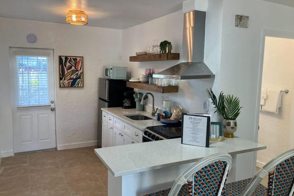 Freshly Remodeled Island Suite w Pool & Pet Friendly House in Anna Maria Island