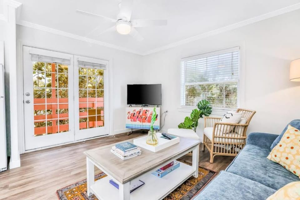Freshly Remodeled Island Suite w Pool & Pet Friendly Apartment in Anna Maria Island
