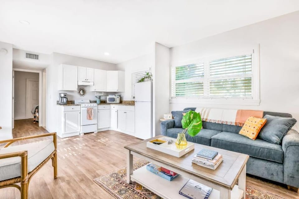 Freshly Remodeled Island Suite w Pool & Pet Friendly Apartment in Anna Maria Island