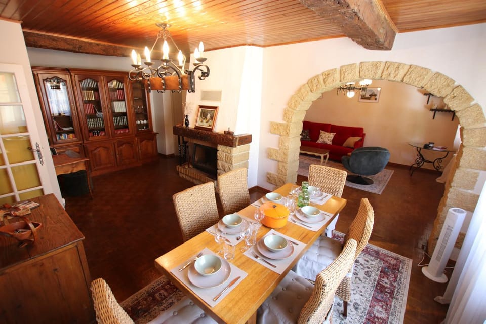 Library, Seating area, Dining area