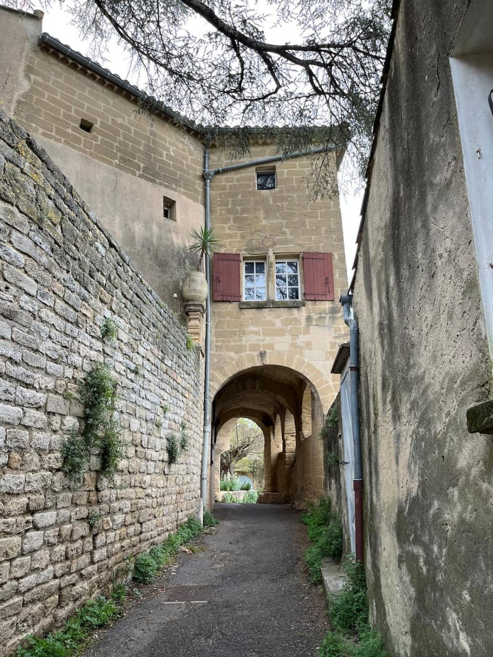 Logis XVe avec suite parentale voûtée à 5 min Uzès Apartment in Provence-Alpes-Côte d'Azur