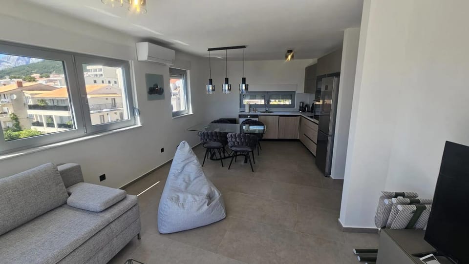 Living room, Dining area, kitchen