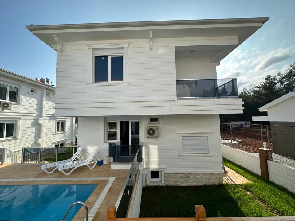 Sakin bir muhit, merkeze yakın tatil köyü, VİLLA House in Antalya