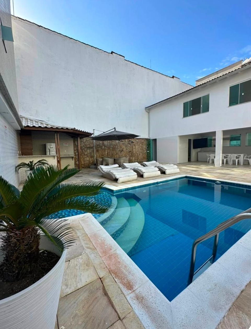 Swimming pool, sunbed