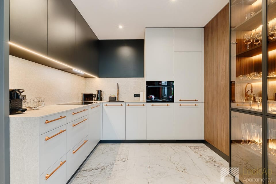 Coffee/tea facilities, Kitchen or kitchenette, stove