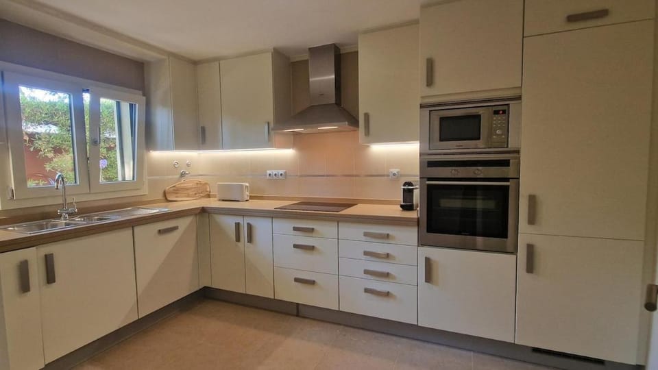 Bela Vista townhouse with pool House in Luz
