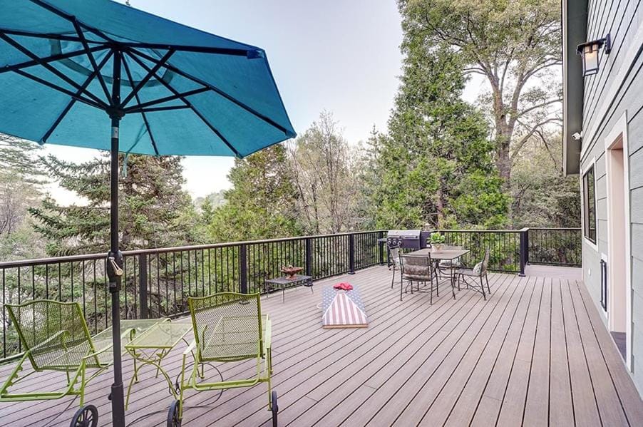 San Moritz Lake House House in Crestline