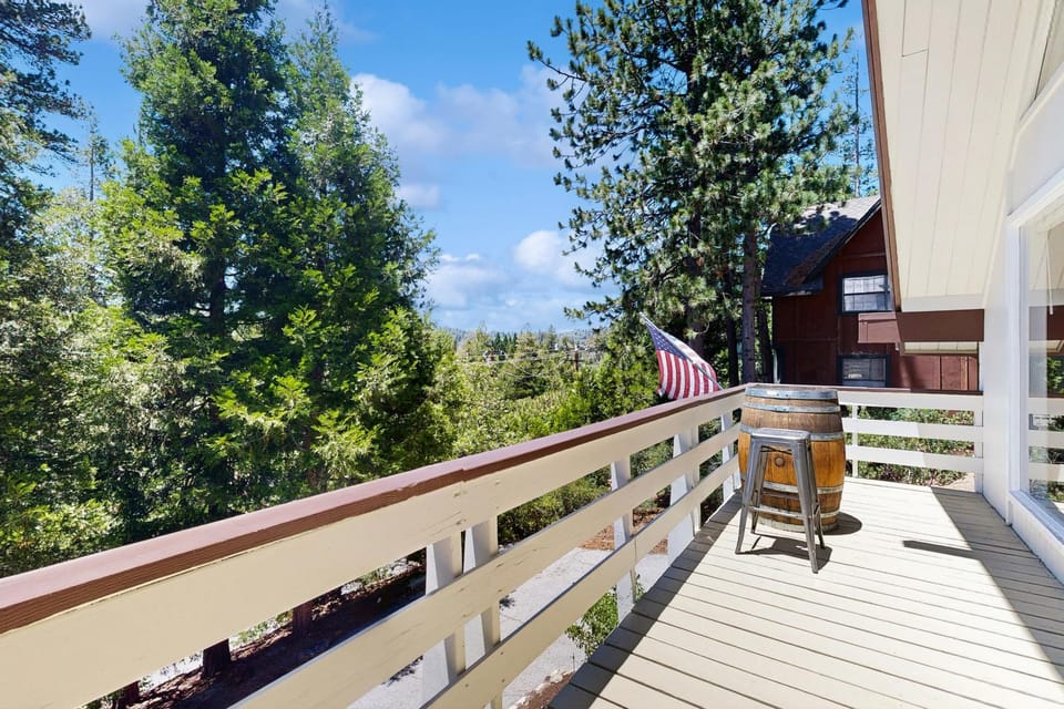 The Fairway Chalet House in Lake Arrowhead